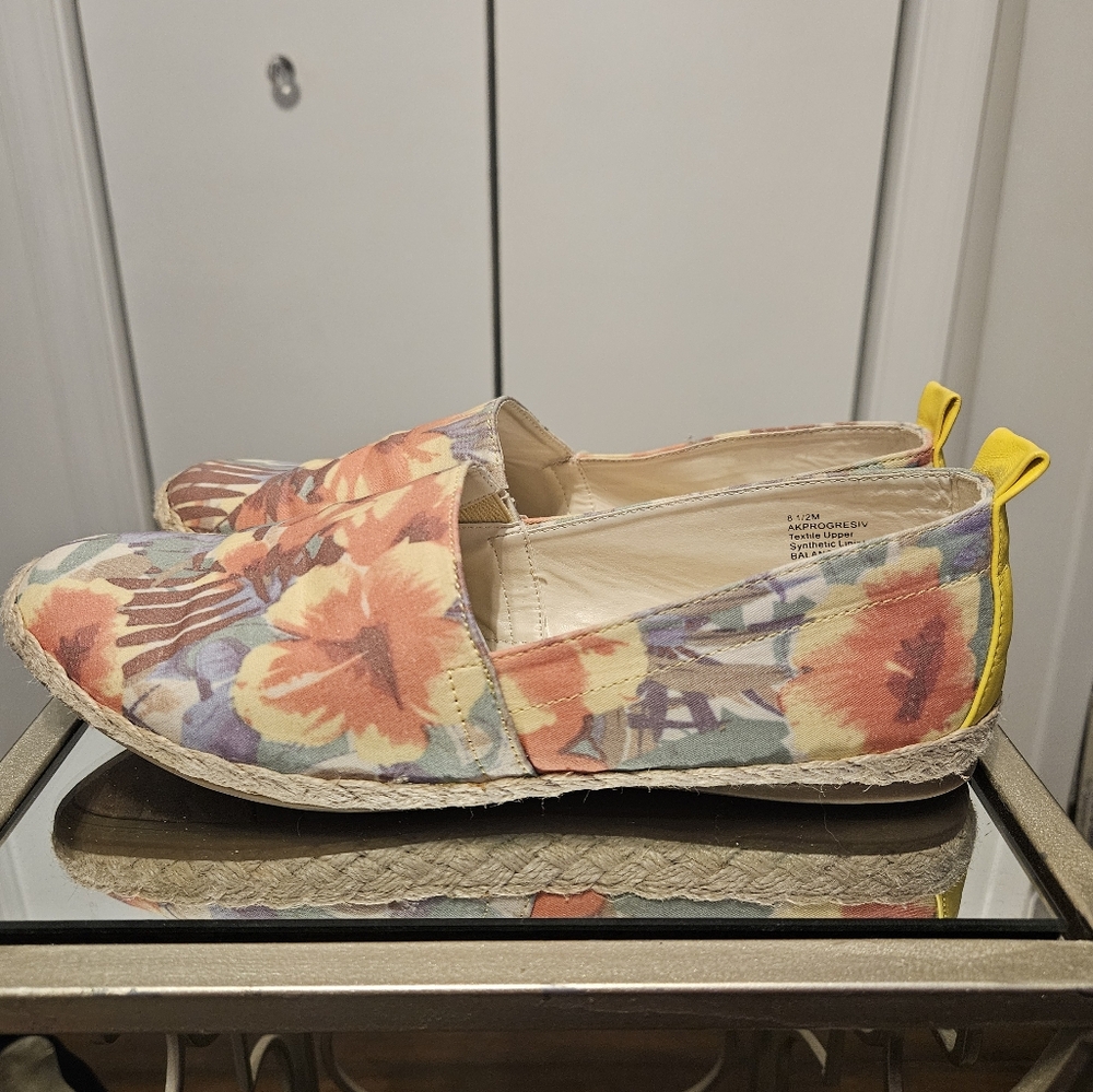 Anne Klien iFLEX, Vibrant Floral Slip-On Sneakers, size 8.5M - Picture 2 of 7